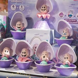 Disney Alice in Wonderland baby Oyster Figurine - Purple and Pink